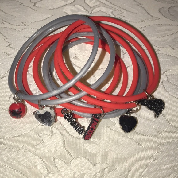 Jewelry - Twilight Saga Edward & Jacob Rubber Bracelets